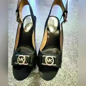 MICHEAL KORS SIZE 7 BLACK  WEDGES